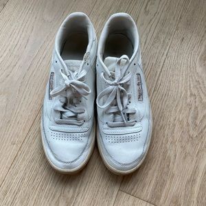 Used Reebok classic sneakers white. Size 9.